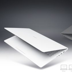 3 ultrabooki LG, u dołu ekranu zaprezentowana waga dla poszczególnego modelu